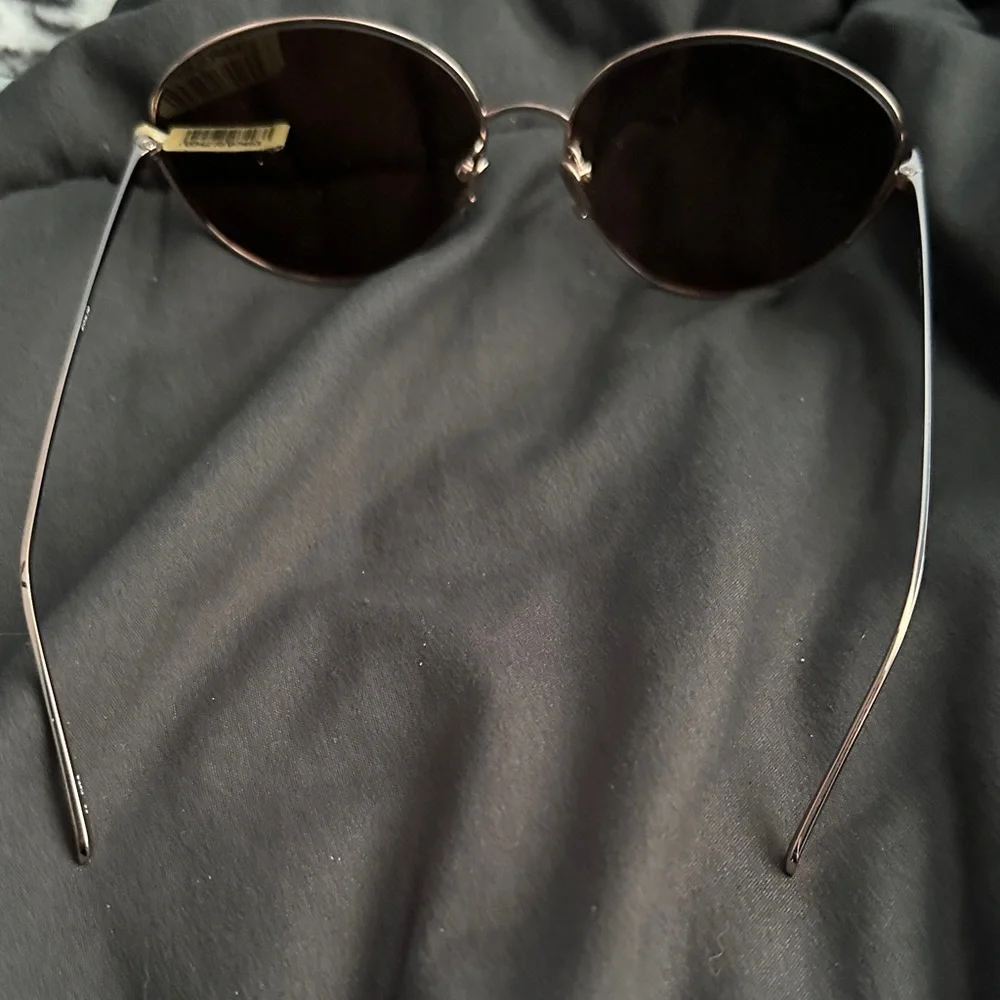 Linda Farrow sleek oval